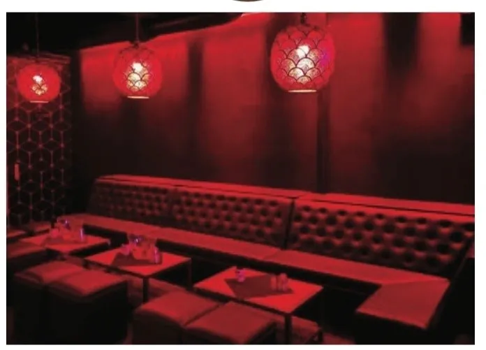 MODULAR LINEAR couch red