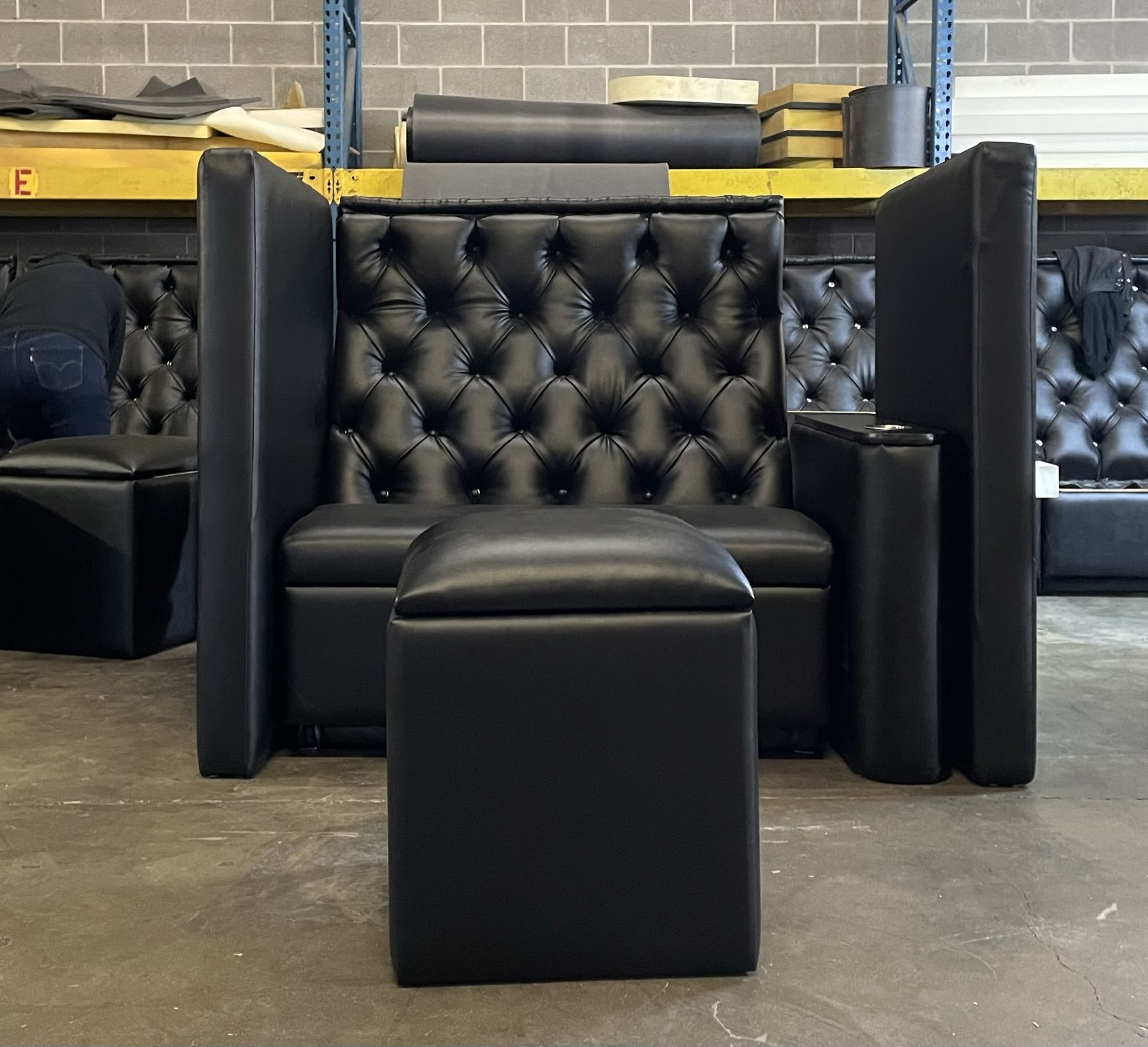 MODULAR Private Dance Booth black lather and tufting