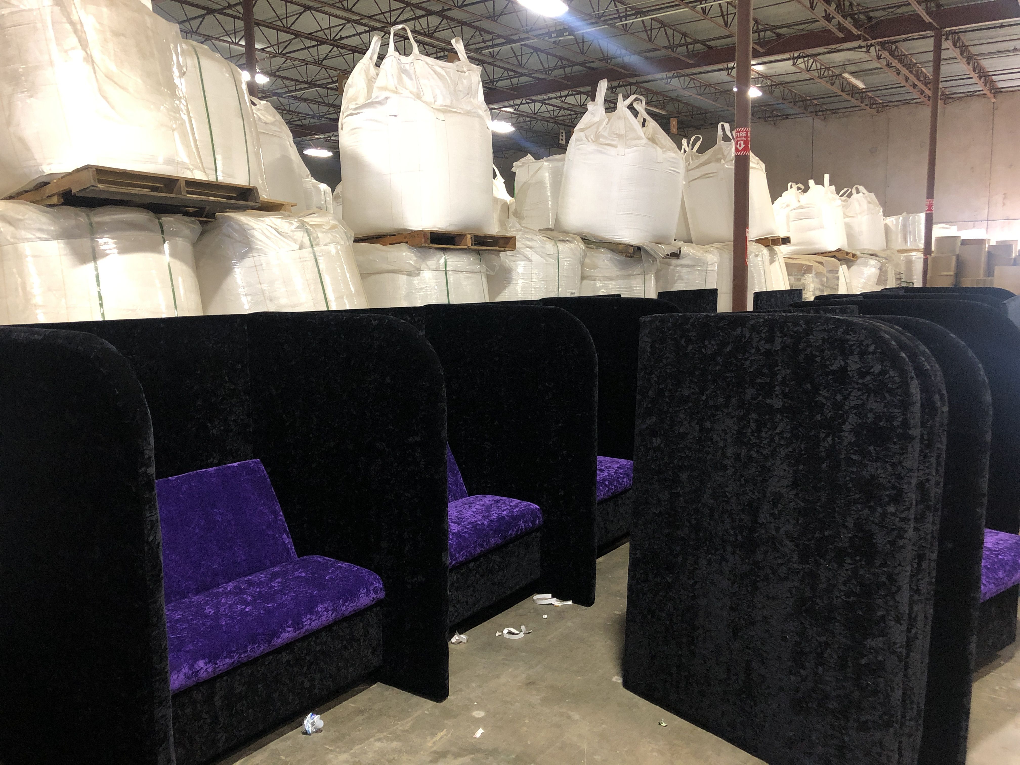 MODULAR Private Dance Booth black and purple velvet